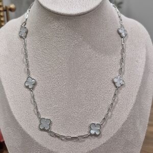Elegant Silver Floral Necklace